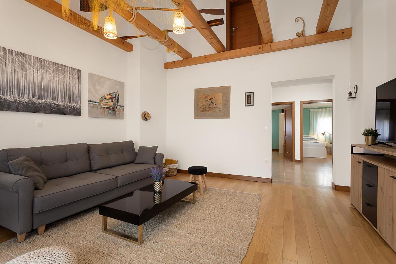 Apartments Cesare With Shared Pool Ližnjan 外观 照片