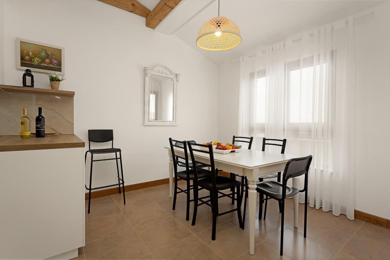 Apartments Cesare With Shared Pool Ližnjan 外观 照片