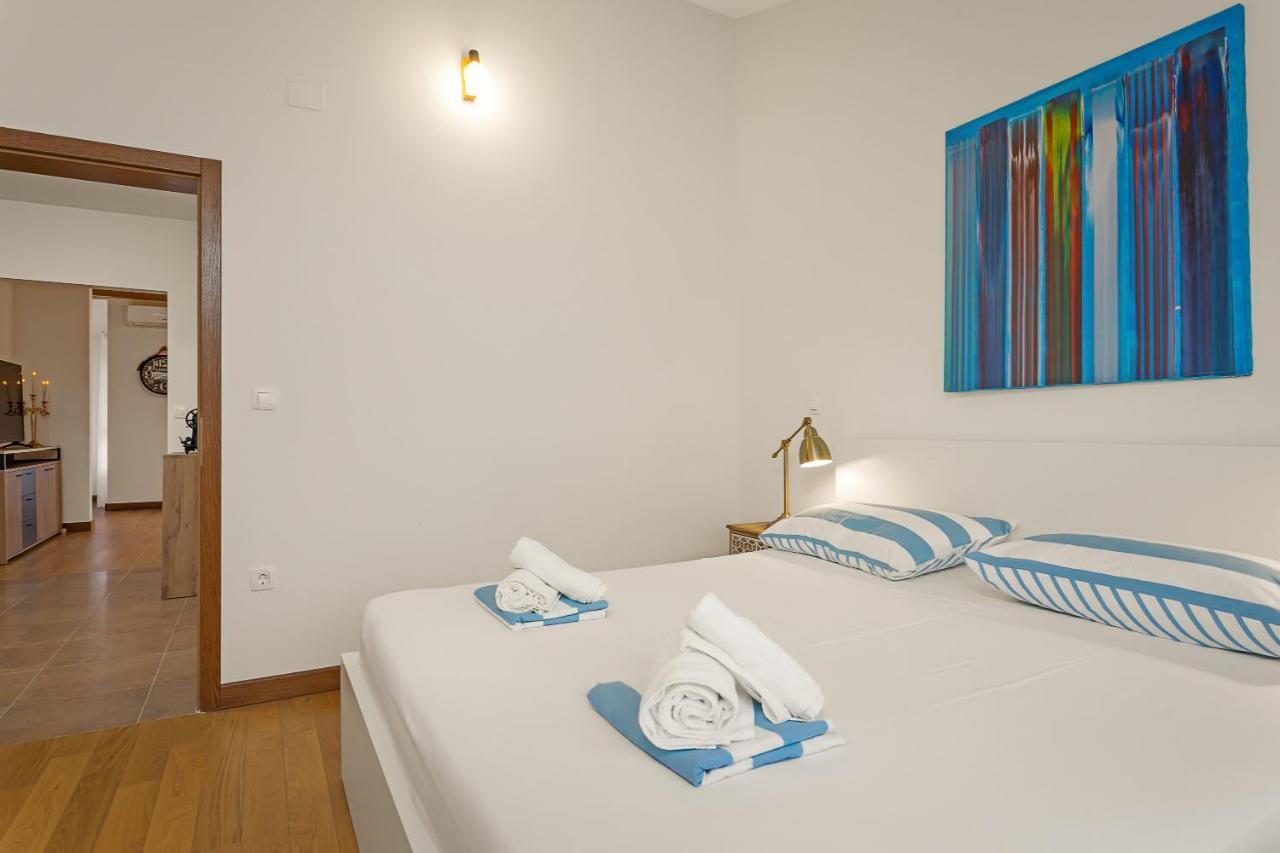 Apartments Cesare With Shared Pool Ližnjan 外观 照片