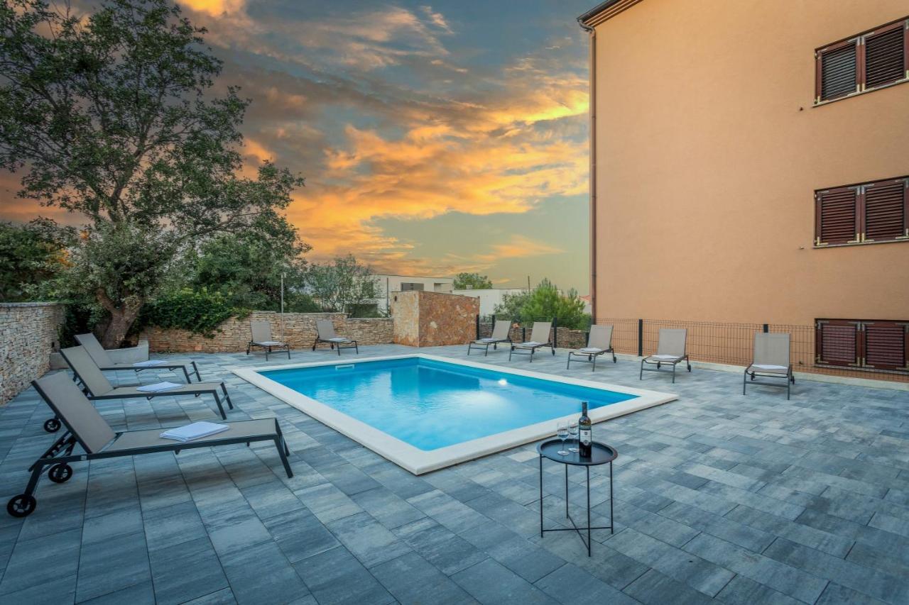 Apartments Cesare With Shared Pool Ližnjan 外观 照片