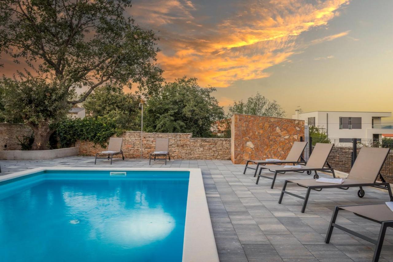 Apartments Cesare With Shared Pool Ližnjan 外观 照片