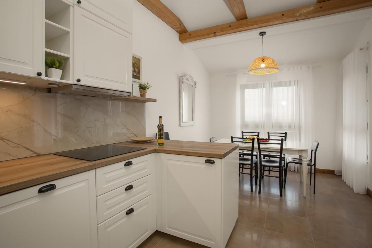 Apartments Cesare With Shared Pool Ližnjan 外观 照片